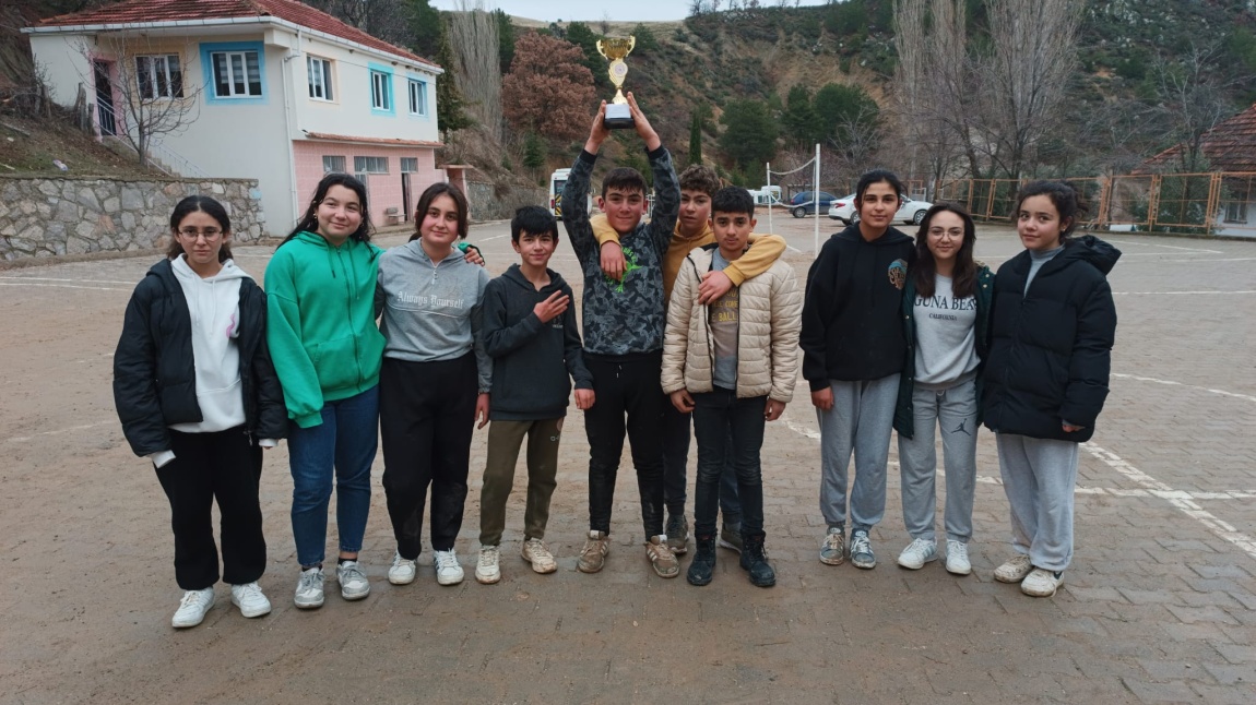 Esenyurt Ortaokulu Futbol Turnuvası Şampiyonu 8-B oldu